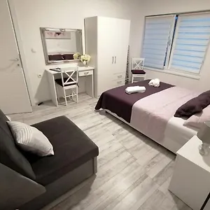 Apartament Lidija, Dinjiška