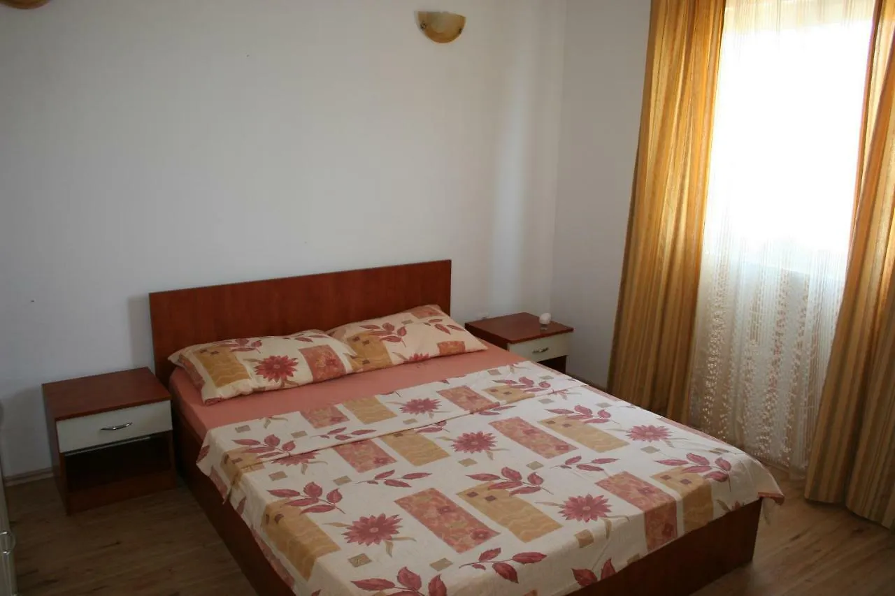 Apartments Sara Vlašići 0*,  Croazia